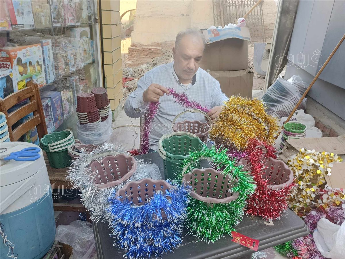 صانع البهجة بالشرقية..عم بغدادى يصنع سبتة اعياد الربيع وبيعها للأطفال،فيتو