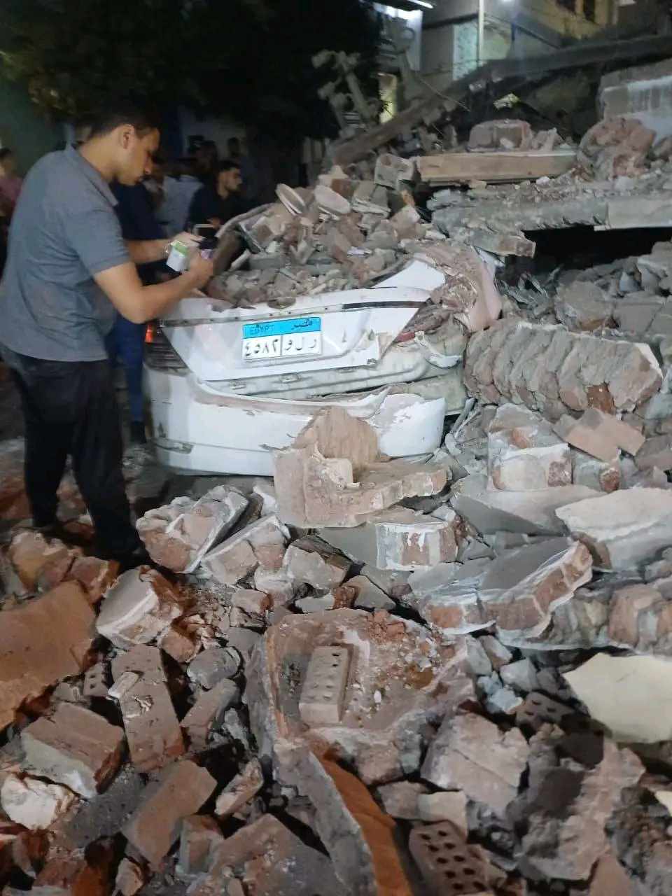 تشكيل لجنة فنية،اول تحرك من محافظ الشرقية بعد إنهيارعقارقديم بالزقازيق،فيتو