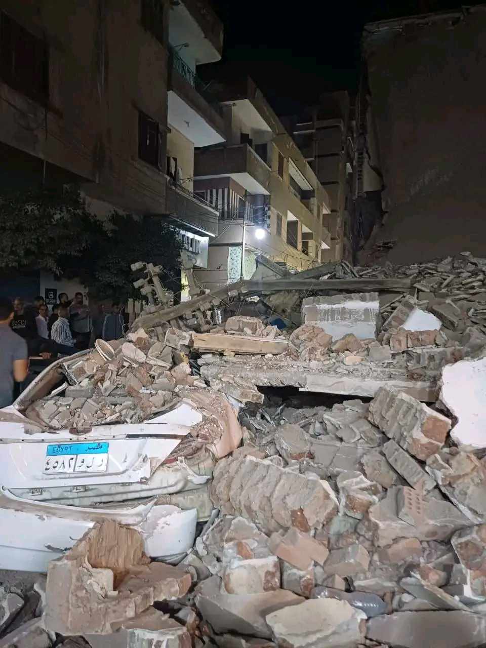 تشكيل لجنة فنية،اول تحرك من محافظ الشرقية بعد إنهيارعقارقديم بالزقازيق،فيتو1