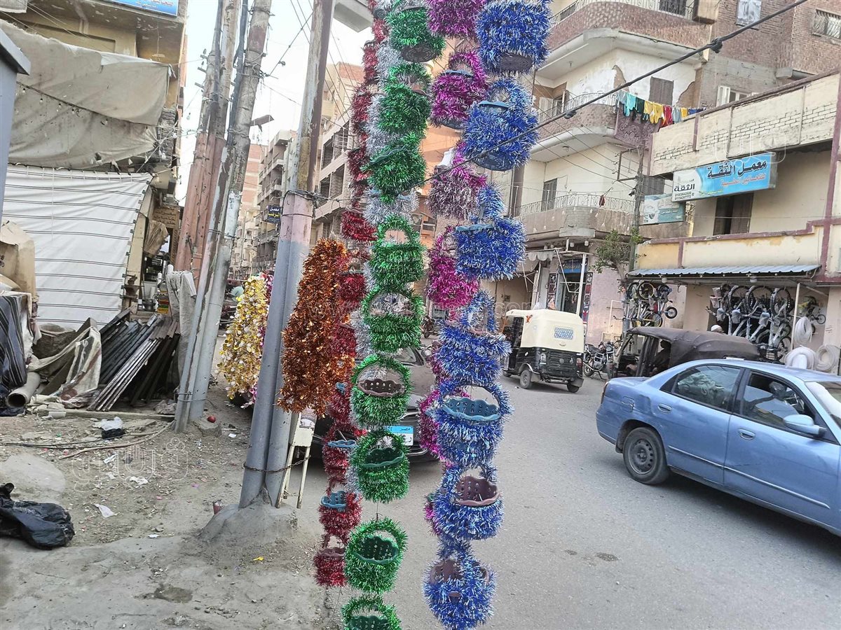 صانع البهجة بالشرقية..عم بغدادى يصنع سبتة اعياد الربيع وبيعها للأطفال،فيتو