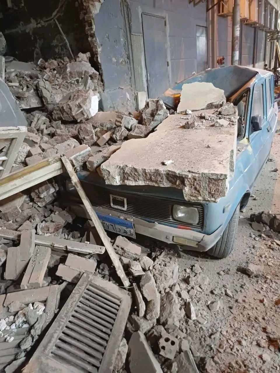 تشكيل لجنة فنية،اول تحرك من محافظ الشرقية بعد إنهيارعقارقديم بالزقازيق،فيتو