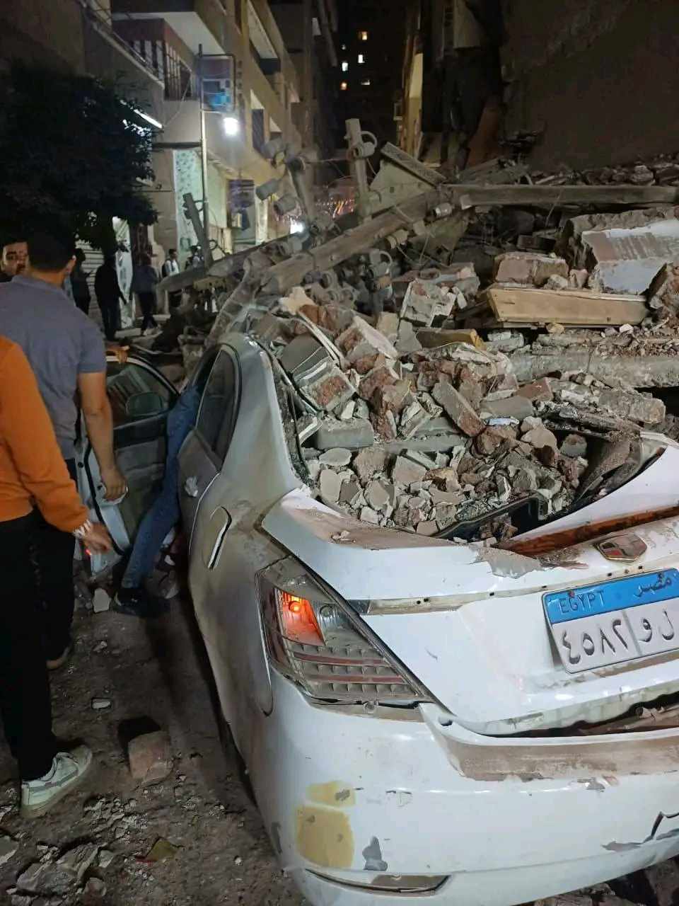 تشكيل لجنة فنية،اول تحرك من محافظ الشرقية بعد إنهيارعقارقديم بالزقازيق،فيتو