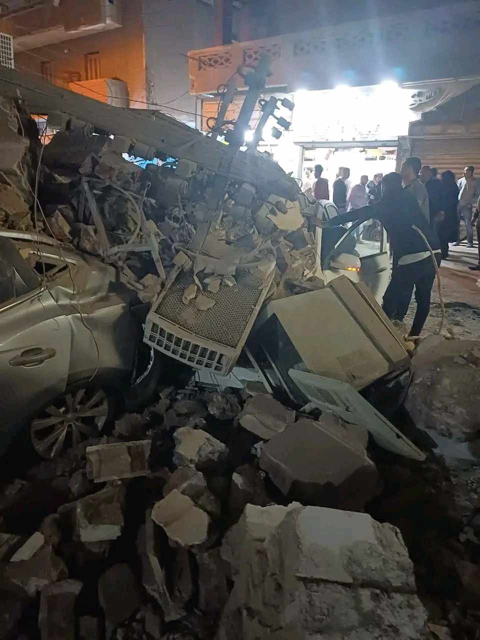 تشكيل لجنة فنية،اول تحرك من محافظ الشرقية بعد إنهيارعقارقديم بالزقازيق،فيتو