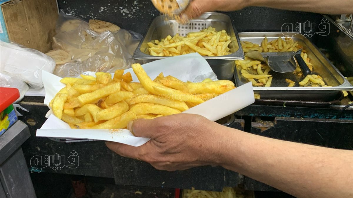  إقبال كبير علي مطاعم الفسيخ والرنجة بمنطقة السيدة زينب (3)