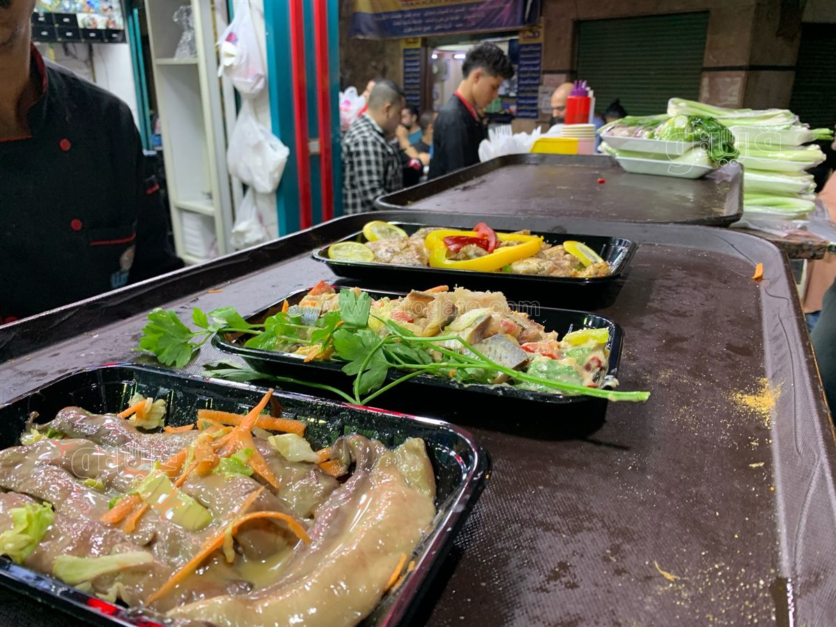  إقبال كبير علي مطاعم الفسيخ والرنجة بمنطقة السيدة زينب (8)