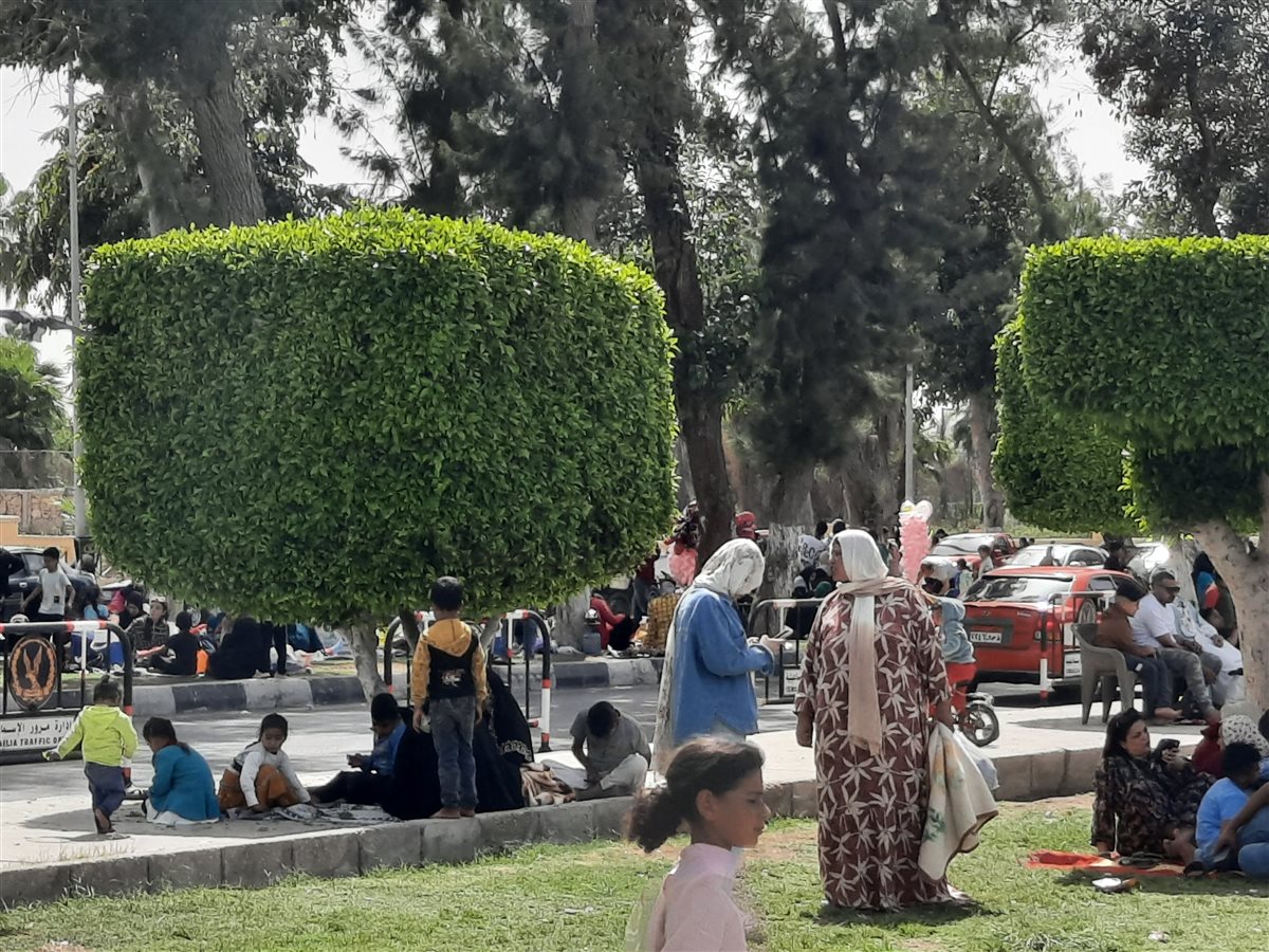 جانب من توافد المواطنين على المسطحات، فيتو