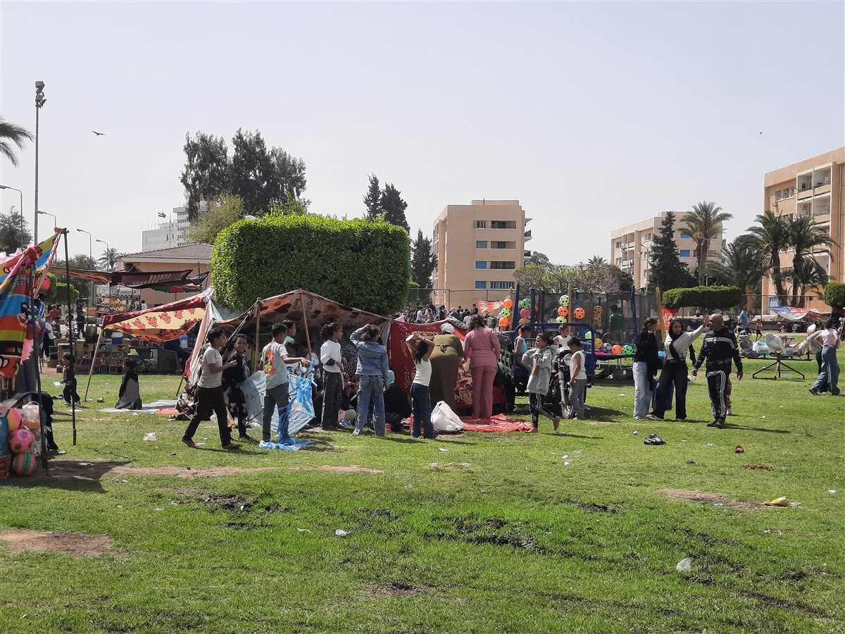 جانب من توافد المواطنين على المسطحات، فيتو