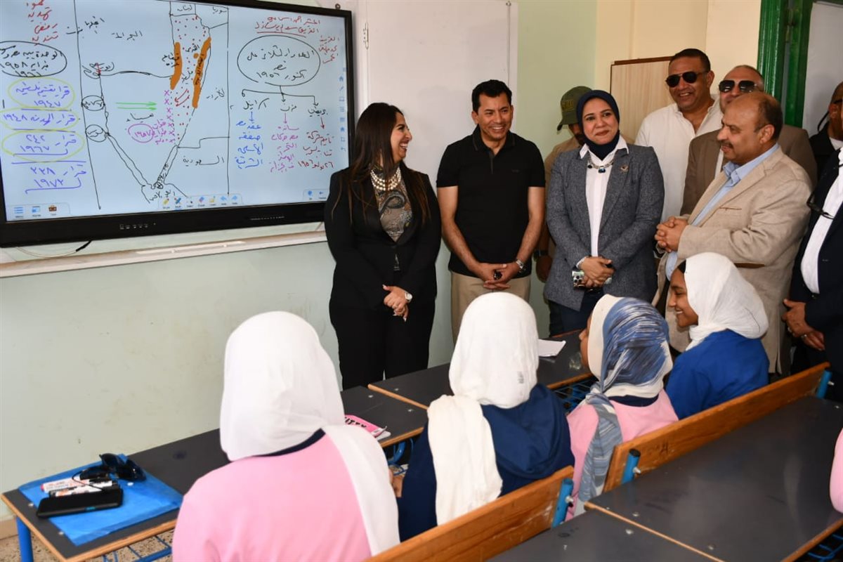 وزير الشباب والرياضة يتفقد تنفيذ القوافل التعليمية بمحافظة البحر الأحمر