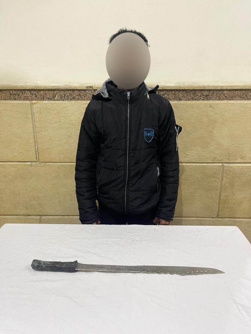 <strong>الأمن يكشف ملابسات فيديو مشاجرة وحمل شخص سلاح أبيض بأحد شوارع الإسماعيلية </strong>