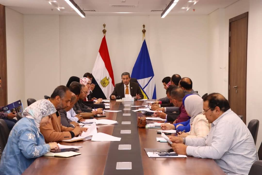 اجتماع المحافظ ولجنة صندوق تمويل مشروعات الإسكان الاقتصادي