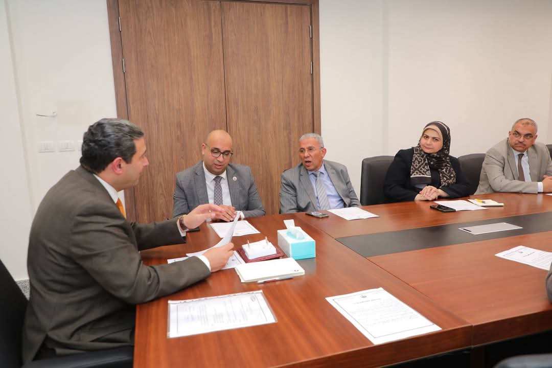 محافظ دمياط يجتمع مع المجلس الإقليمي للصحة،