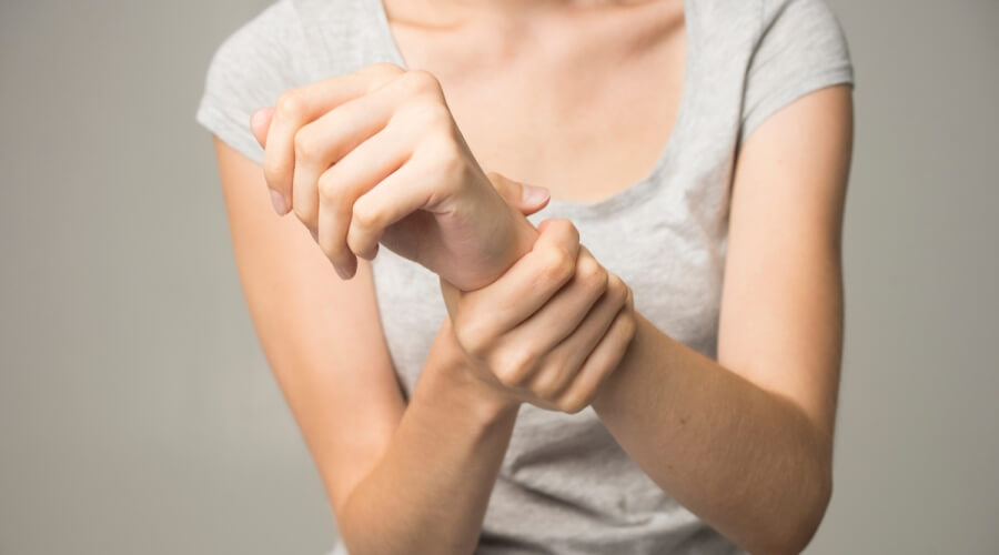 أعراض وأسباب مرض باركنسون 