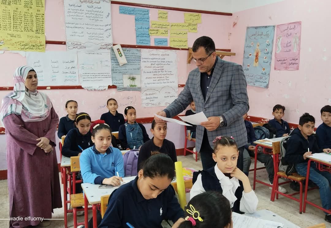 وكيل الوزارة يتابع اليوم الأول من امتحانات شهر أبريل بعدد من مدارس إدارة فارسكور التعليمية