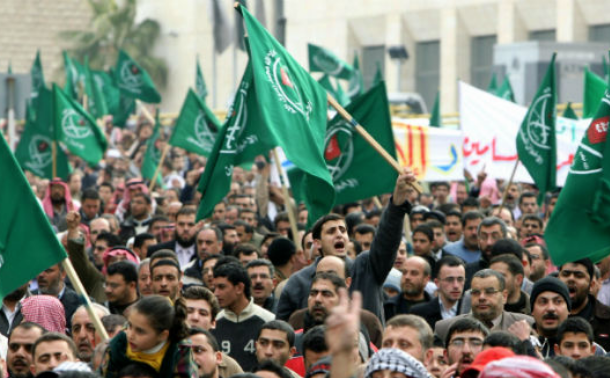 دعم شعبي للإخوان المسلمين في الأردن في البداية، فيتو