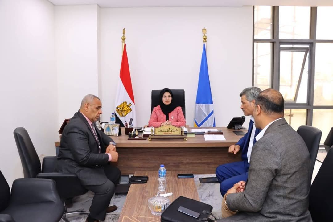 نائب محافظ تجتمع مع قيادات البريد المصري