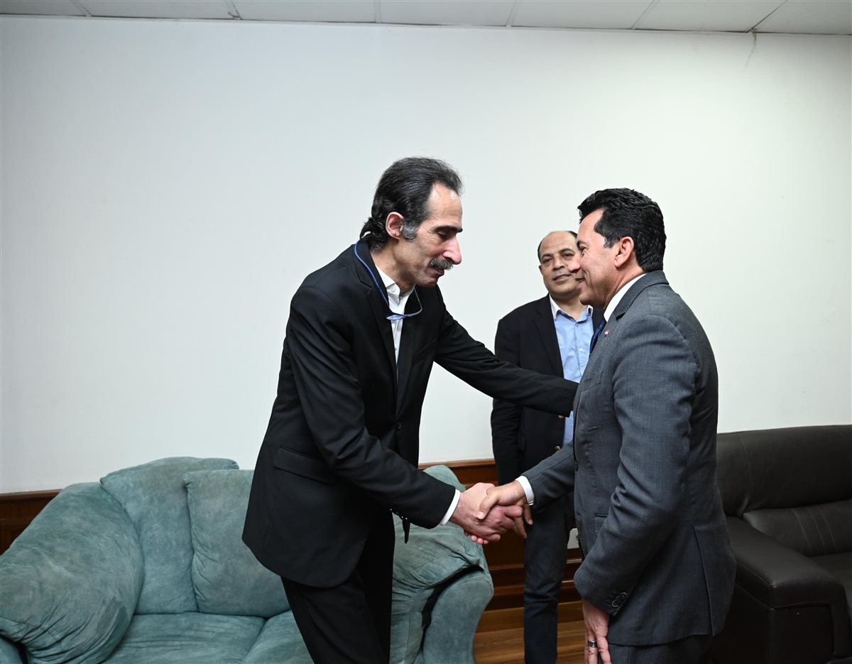 أشرف صبحي يناقش مستقبل الرياضة المصرية مع رؤساء تحرير الصحف والمواقع المصرية