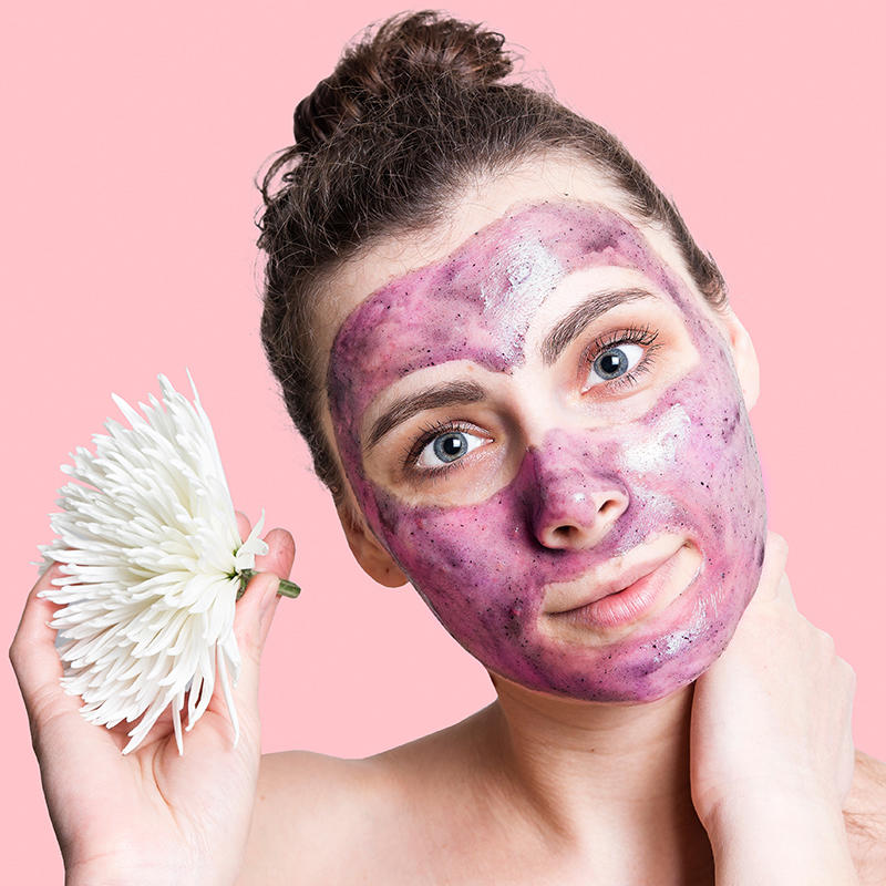 قناع التوت البري لبشرة مشرقة 