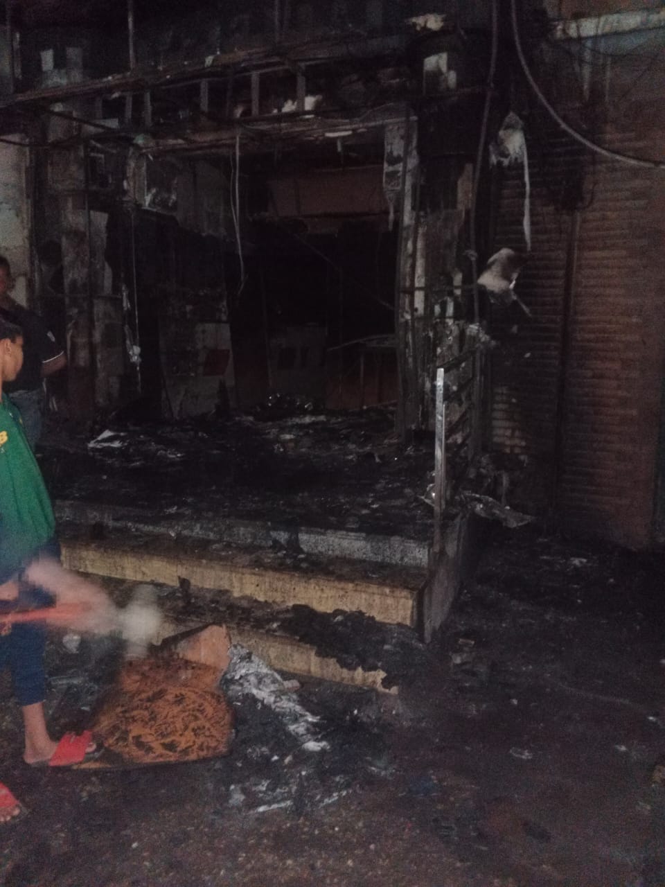 حريق بمحل مشويات بالقليوبية،صور 