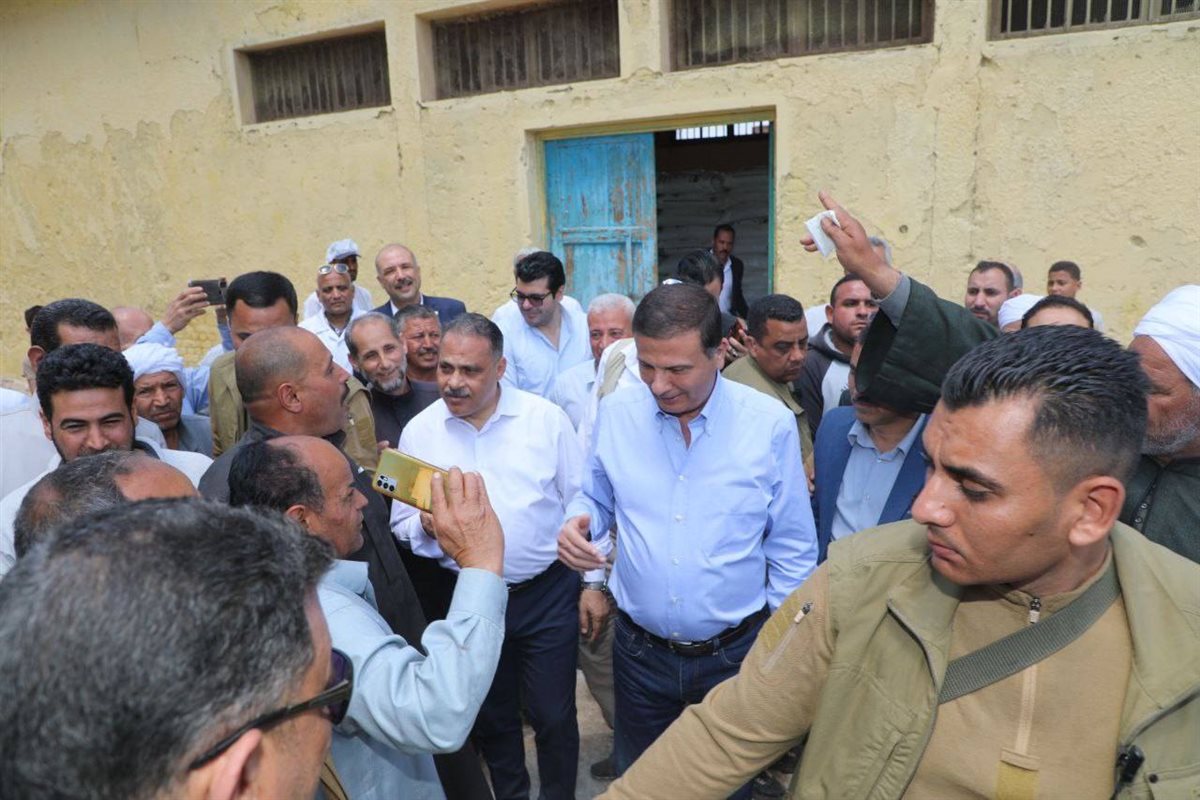 وزير الزراعة يوجه بالتيسيرعلى المزارعين في عمليات صرف الأسمدة،فيتو