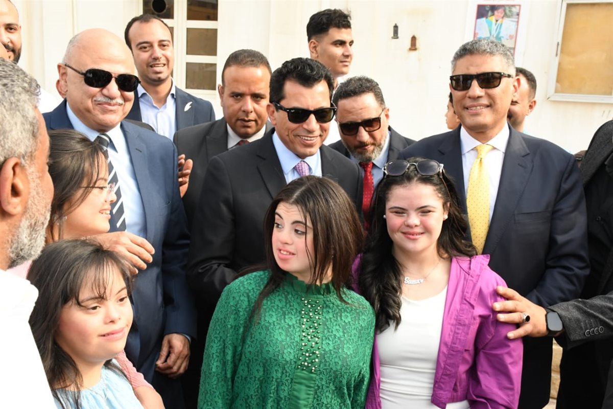 أشرف صبحي ومحافظ الجيزة يفتتحان منشآت رياضية جديدة بنادي حدائق الأهرام