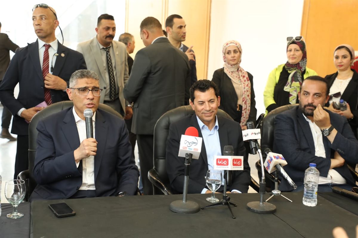 وزير الرياضة ومحافظ الجيزة يفتتحان ملاعب نادي الصحفيين النهري