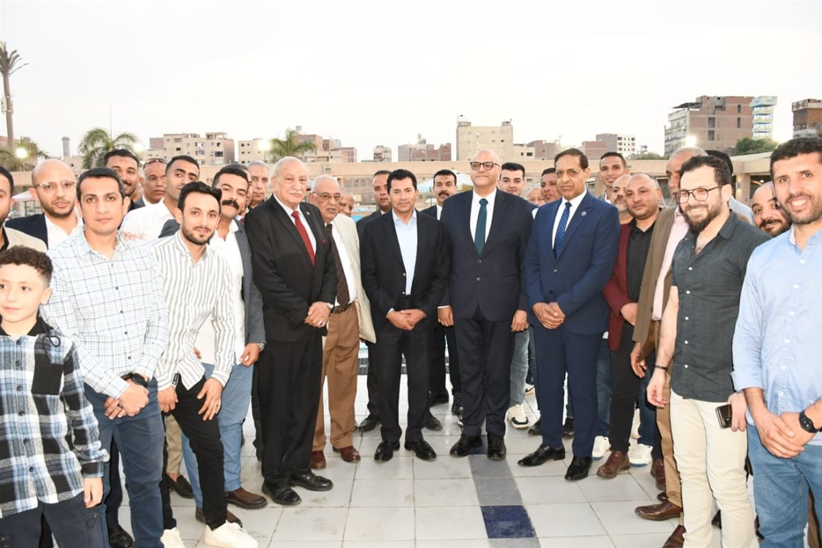 أشرف صبحي ومحافظ القليوبية يفتتحان أعمال تطوير بمركز التنمية الشبابية بشبرا