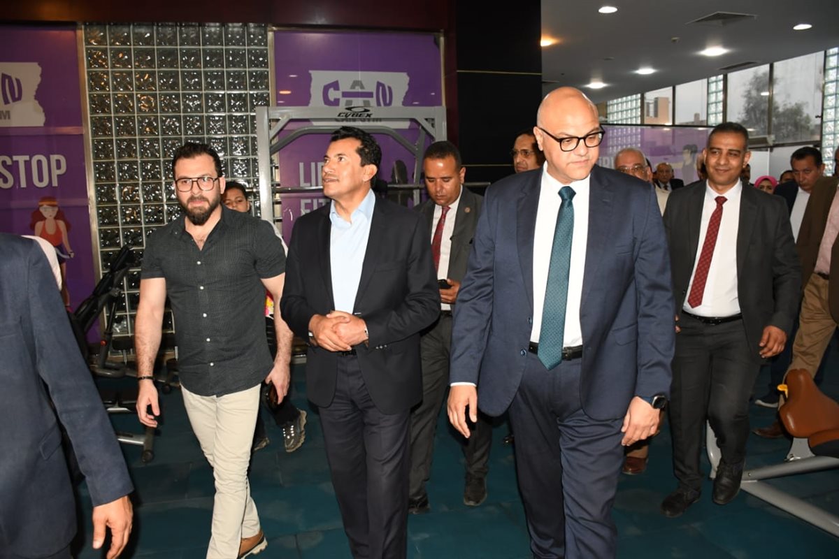 أشرف صبحي ومحافظ القليوبية يفتتحان أعمال تطوير بمركز التنمية الشبابية بشبرا