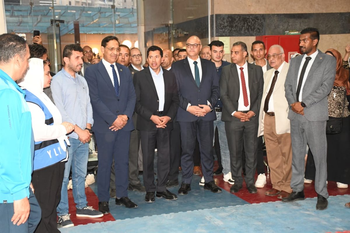 أشرف صبحي ومحافظ القليوبية يفتتحان أعمال تطوير بمركز التنمية الشبابية بشبرا