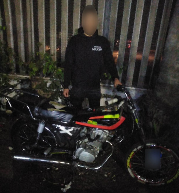 <strong>ضبط قائد دراجة نارية لأداء حركات استعراضية فى الإسكندرية</strong>