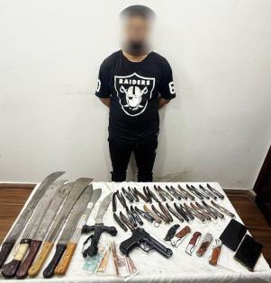 <strong>إعلان على الفيس بوك يقود الشرطة لضبك تاجر أسلحة بيضاء فى الإسكندرية </strong>