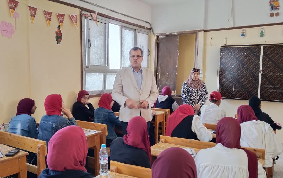 وكيل الوزارة يتابع مدارس إدارة كفر البطيخ التعليمية