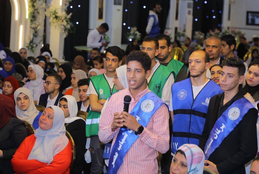 د. أيمن الشهابي يعقد حوارًا مع الشباب ويُكرم المتميزين