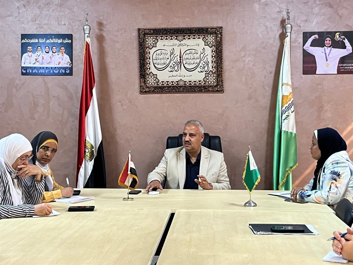 الصبروط يجتمع بلجنة الاستثمار لمناقشة مستجدات تطوير مراكز شباب الجيزة
