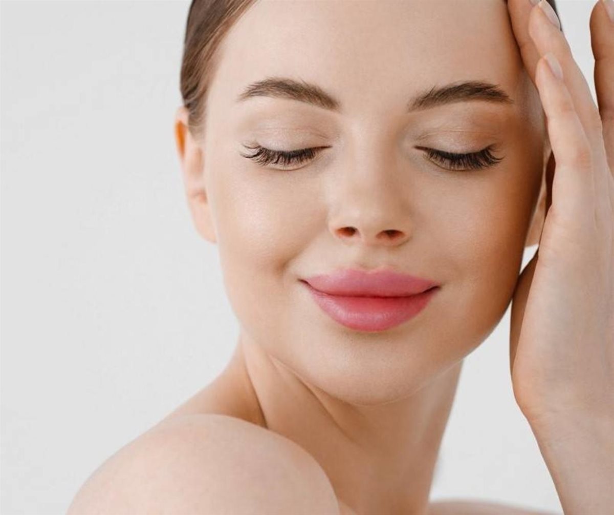 قناع الشوفان لبشرة موردة وصافية 