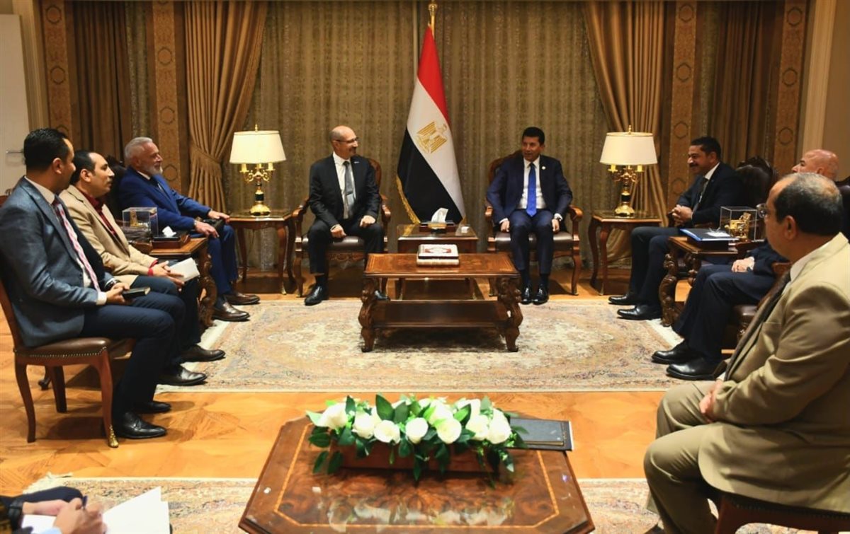 أشرف صبحي يناقش مع رئيس الاتحاد الدولي للكاراتيه التقليدي استضافة كأس العالم 2026
