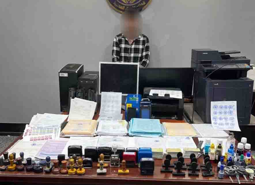 ضبط مسجل خطر لتزوير المحررات الرسمية وترويجها مقابل مبالغ مالية فى الغربية