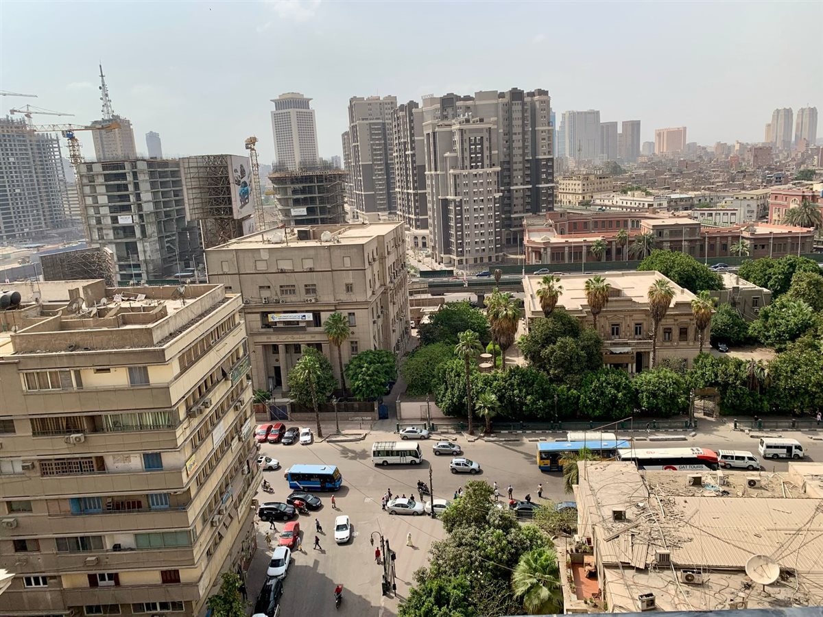 سماء وسط البلد أثناء العاصفة