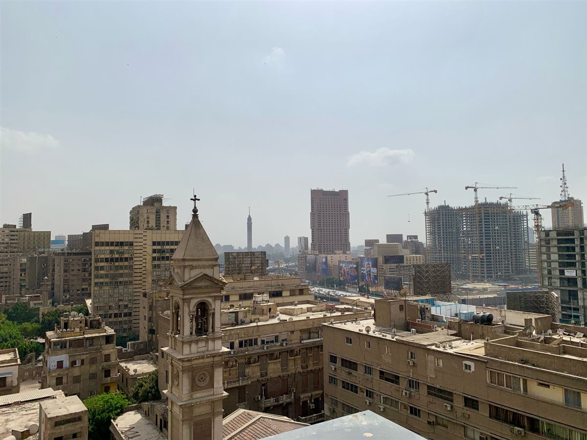 سماء وسط البلد أثناء العاصفة