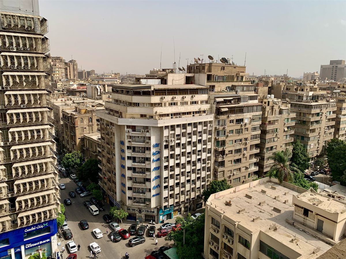 سماء وسط البلد أثناء العاصفة