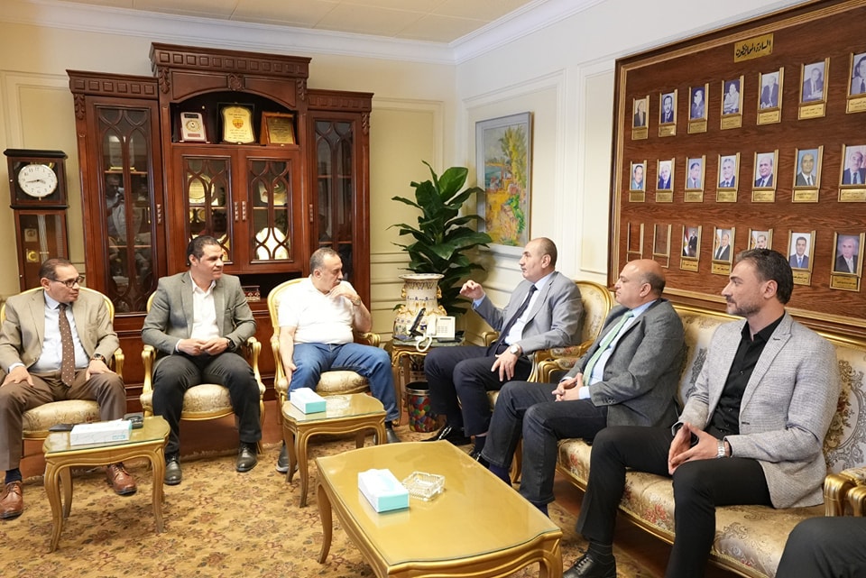 لجنة وزارة الشباب والرياضة تتفقد استاد أسيوط بعد استلامه