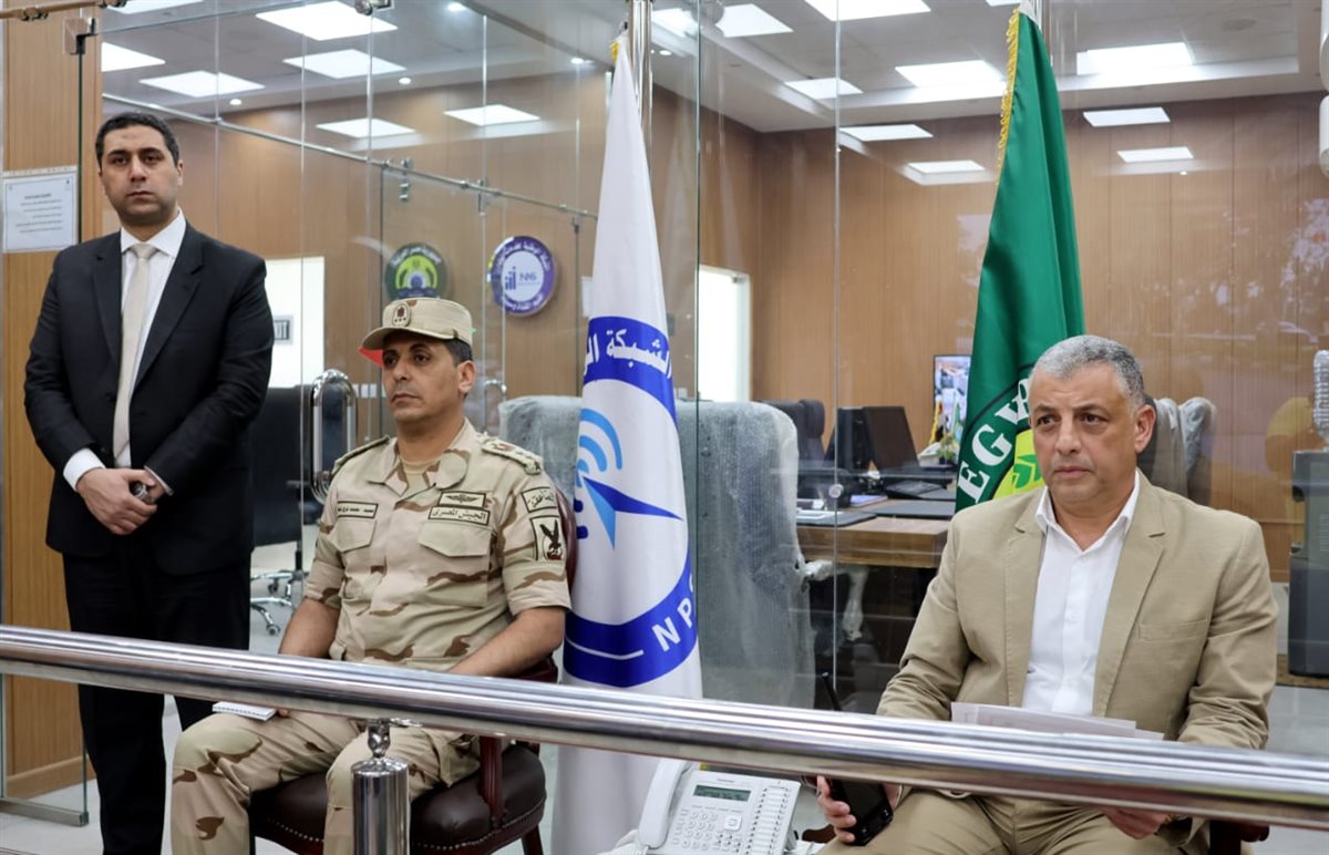 محافظ الإسماعيلية خلال متابعته للوحدات المحلية،فيتو