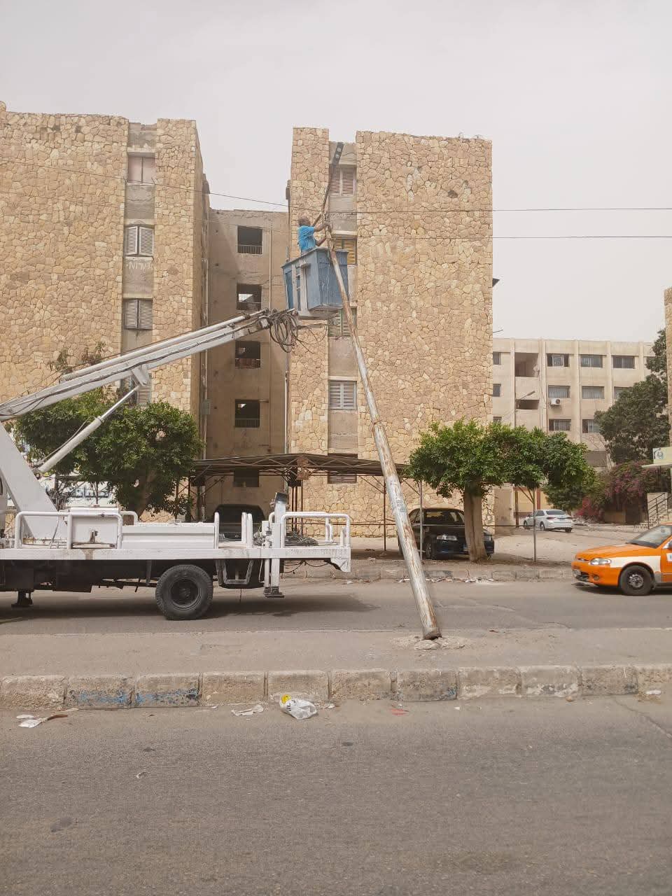 سقوط أشجار واعمدة انارة،فيتو