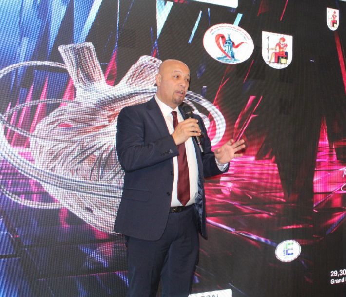 د. هشام صلاح رئيس قسم القلب والأوعية الدموية بقصر العيني