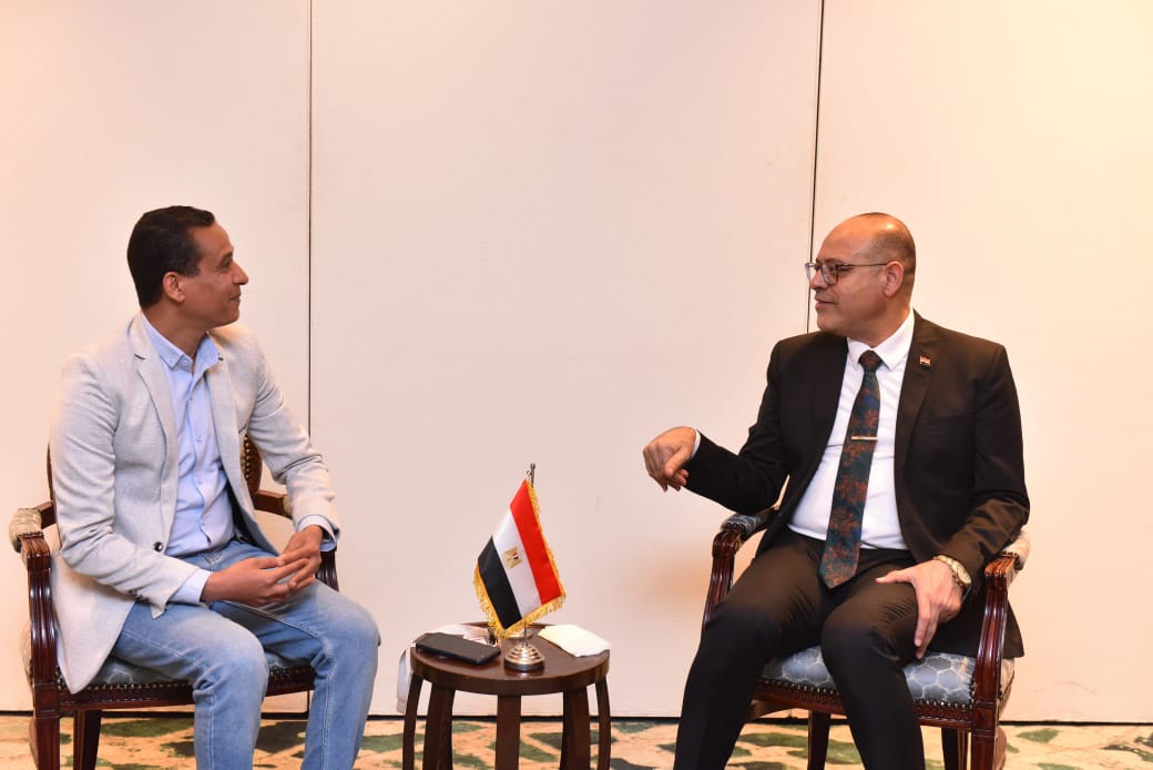 الزميل أحمد عبد المحسن يحاور وزير العمل محمد جبران 