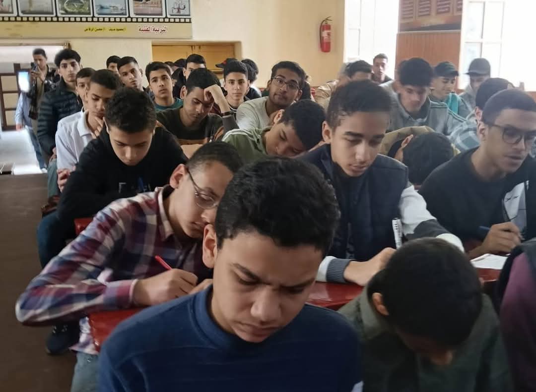 فعاليات المراجعات النهائية المجانية لطلاب الشهادتين الإعدادية والثانوية