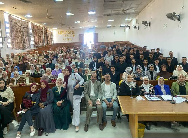 جانب من مناقشة أبحاث الطلاب، فيتو