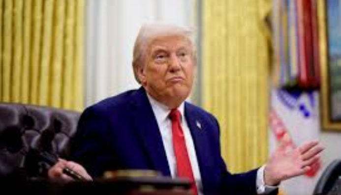 الرئيس الأمريكي دونالد ترامب يثير الجدل، فيتو