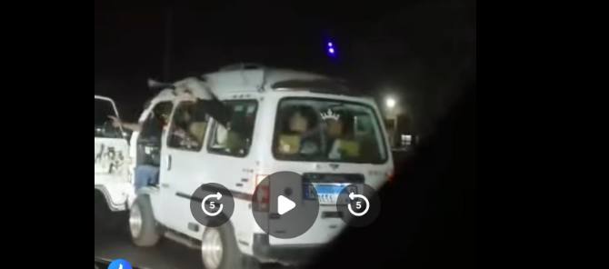 سائق السيارة وهو يترنح على الطريق، فيتو<br>