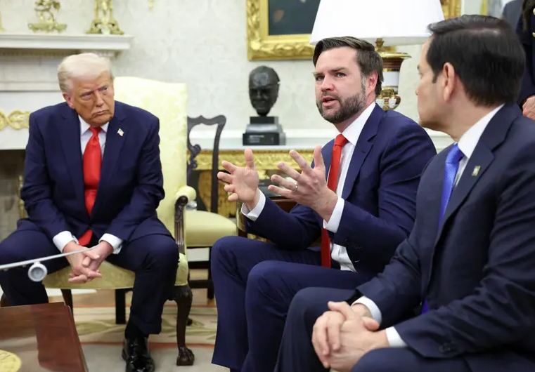 ترامب ونائبه فانس، فيتو