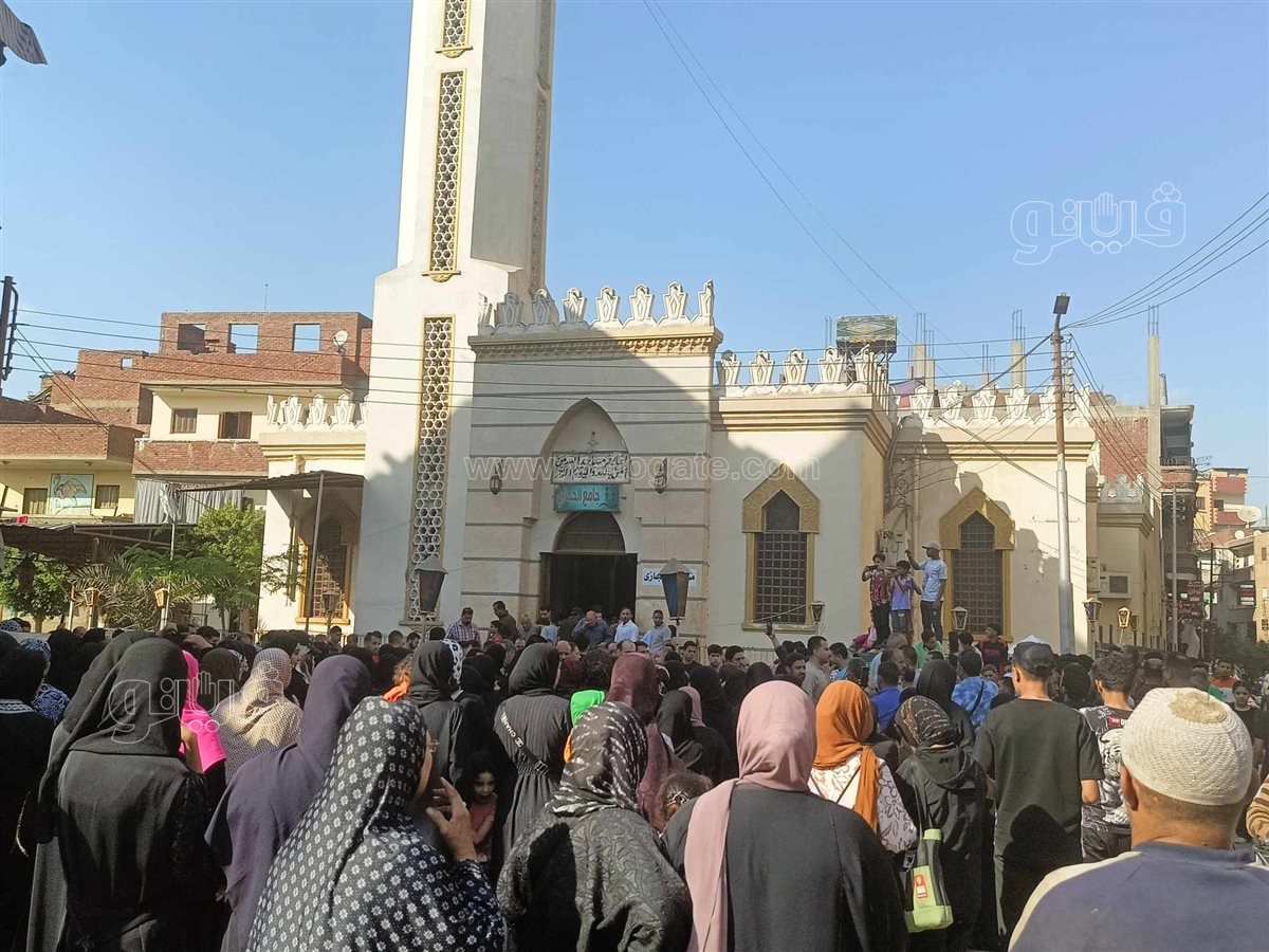 وسط انهيار أسرتها وصديقاتها، تشييع جثمان روان طالبة علوم الزقازيق،فيتو